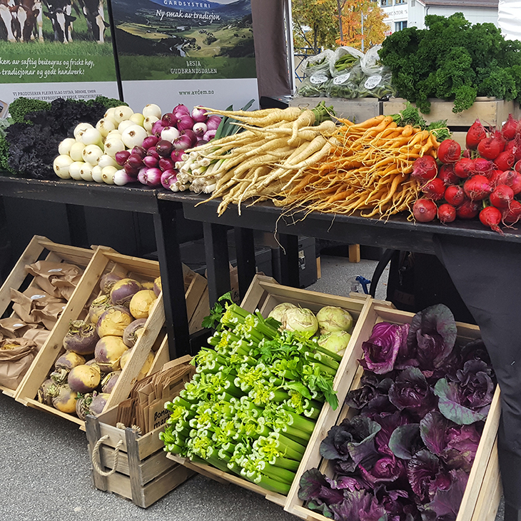 Torgsalg med grønnsaker fra Avdem gardsgrønt. 