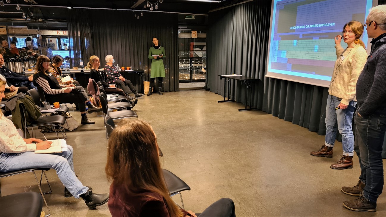 Katinka Kilian fra Undeland gard i Ulvik og rådgiver Hans Gaffke fra Norsk landbruksrådgiving presenterte og diskuterte ulike planleggingsverktøy for en markedshage.