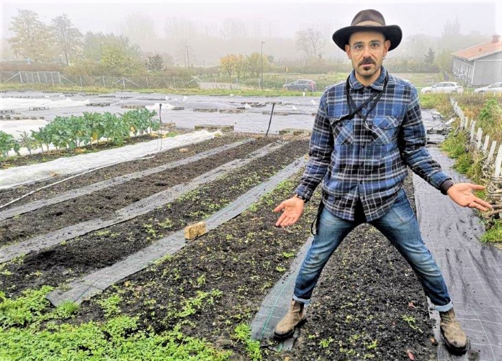 Saba Nazarian er gartneren og driver visnings-markedshagen i Malmø og har ansvar for undervisning og veiledning sammen med prosjektleder Cyrille Gaubert ved Botildenborg. 